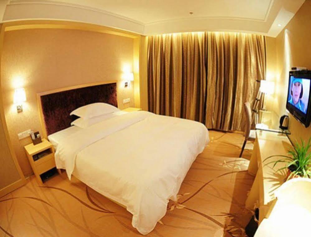Ronghe Holiday Hotel Shiyan  Экстерьер фото