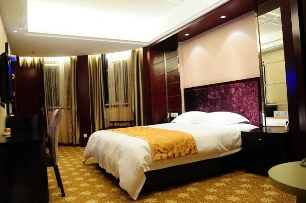Ronghe Holiday Hotel Shiyan  Экстерьер фото